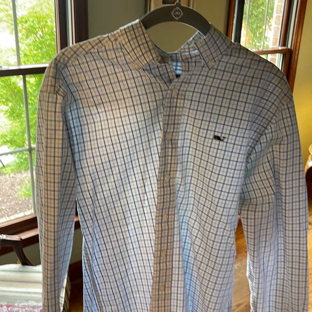 Vineyard Vines button down shirt. Blue and white. Size Small
